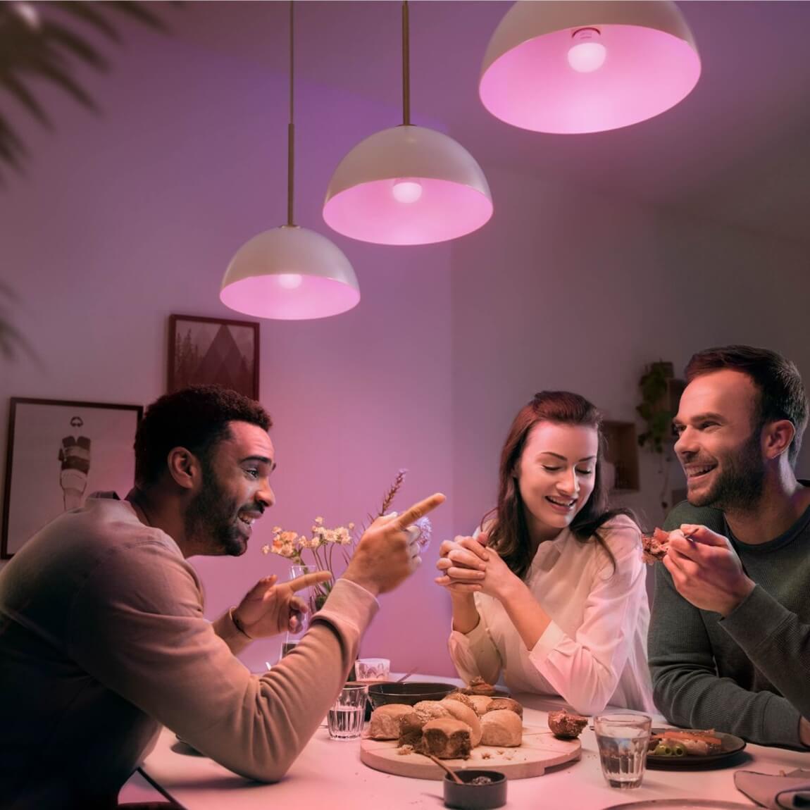 Philips Hue White & Color Ambiance Luster LED Lampe E14 2er-Set - Weiß_Lifestyle
