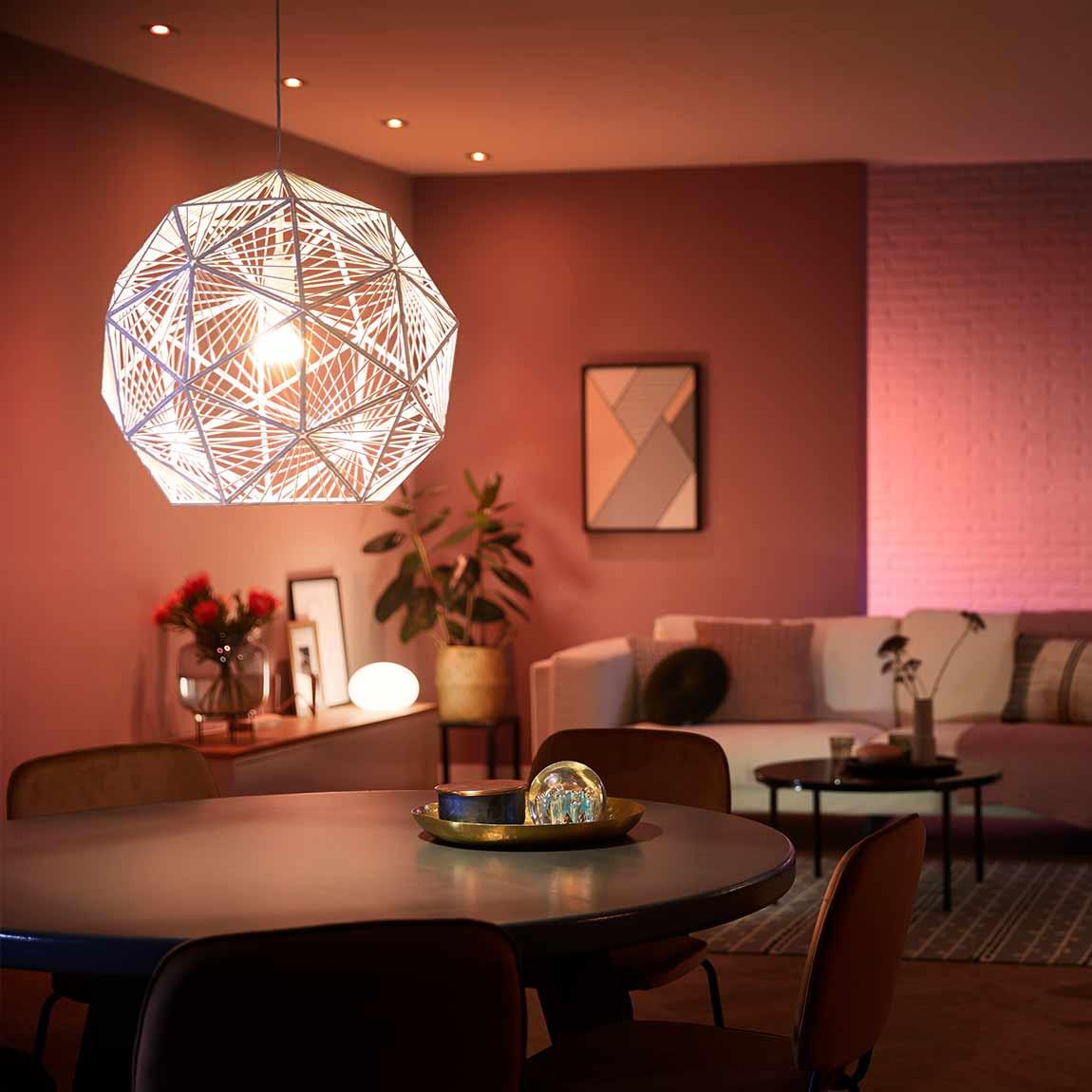 Philips Hue White & Color Ambiance E27 Viererpack 570lm - Lifestyle Wohnzimmer weiß