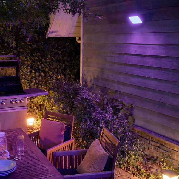 Philips Hue mit neuen Außenleuchten und OutdoorBewegungsmelder NEXT