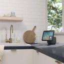 Amazon Echo Show 10 | (3rd Gen) HD smart Display mit Bewegungsfunktion und Alexa - Charcoal_Lifestyle