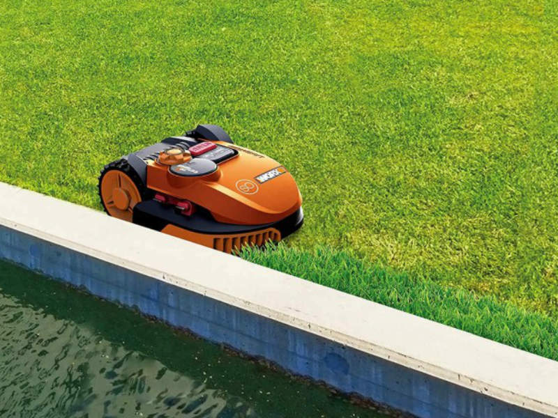 Der Worx Landroid mit Cut-To-Edge Funktion.