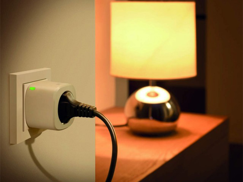 Eve Energy angeschlossen im Wohnzimmer an Stehlampe