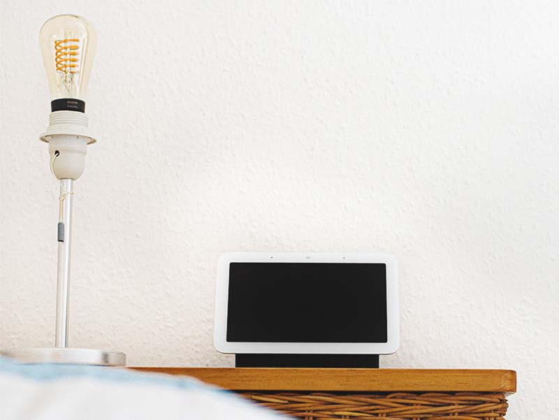 Google Nest Hub 2. Generation: Der Schlafsensor funktioniert dann am besten, wenn er auf Höhe der Matratze steht.