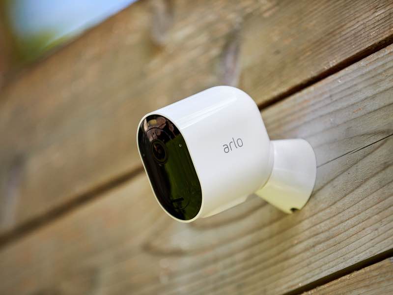 Arlo Pro 4 - IP-Kamera - einfach via App oder Sprachassisstent steuern.