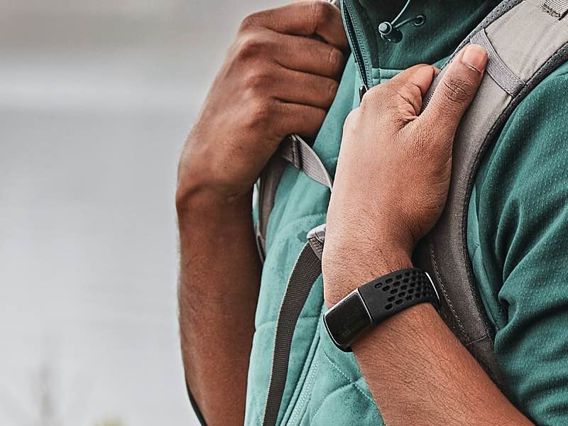 Fitbit Charge 5 - Fitness-Tracker mit EKG-Funktion und sieben Tage Laufzeit.