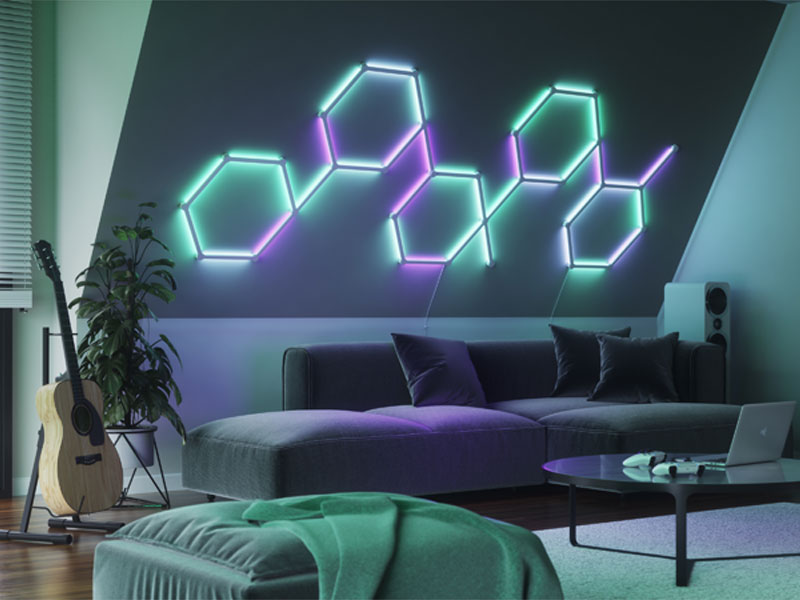 Nanoleaf Lines in bunten Farben im Wohnzimmer