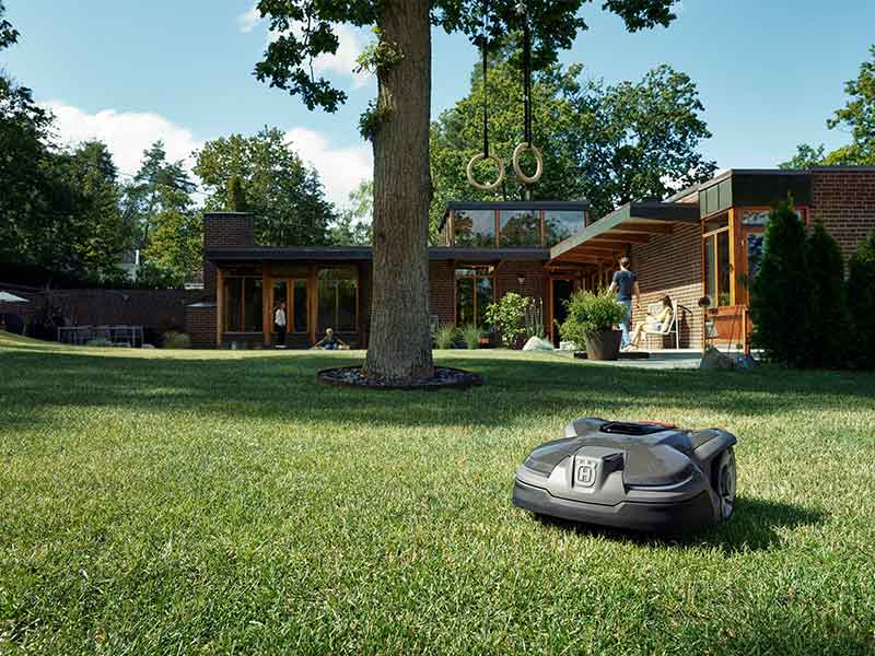 Husqvarna Mähroboter sorgt für gepflegten Rasen