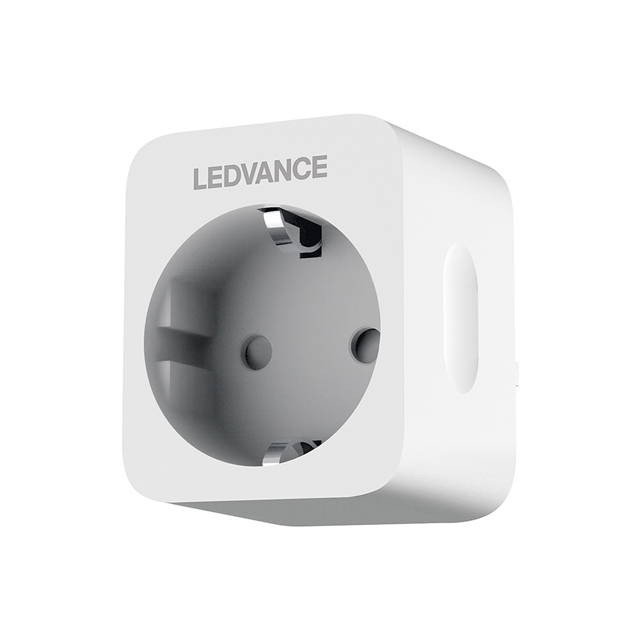 LEDVANCE - Smarte Steckdose auf weißen Hintergrund