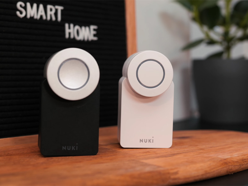 Nuki Smart Lock 3.0 Pro in schwarz und weiß
