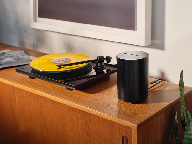 Sonos Era 100 Test mit einem Plattenspieler