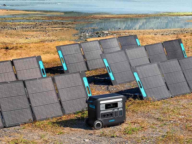 Anker Powerstation und Solar Panel draußen