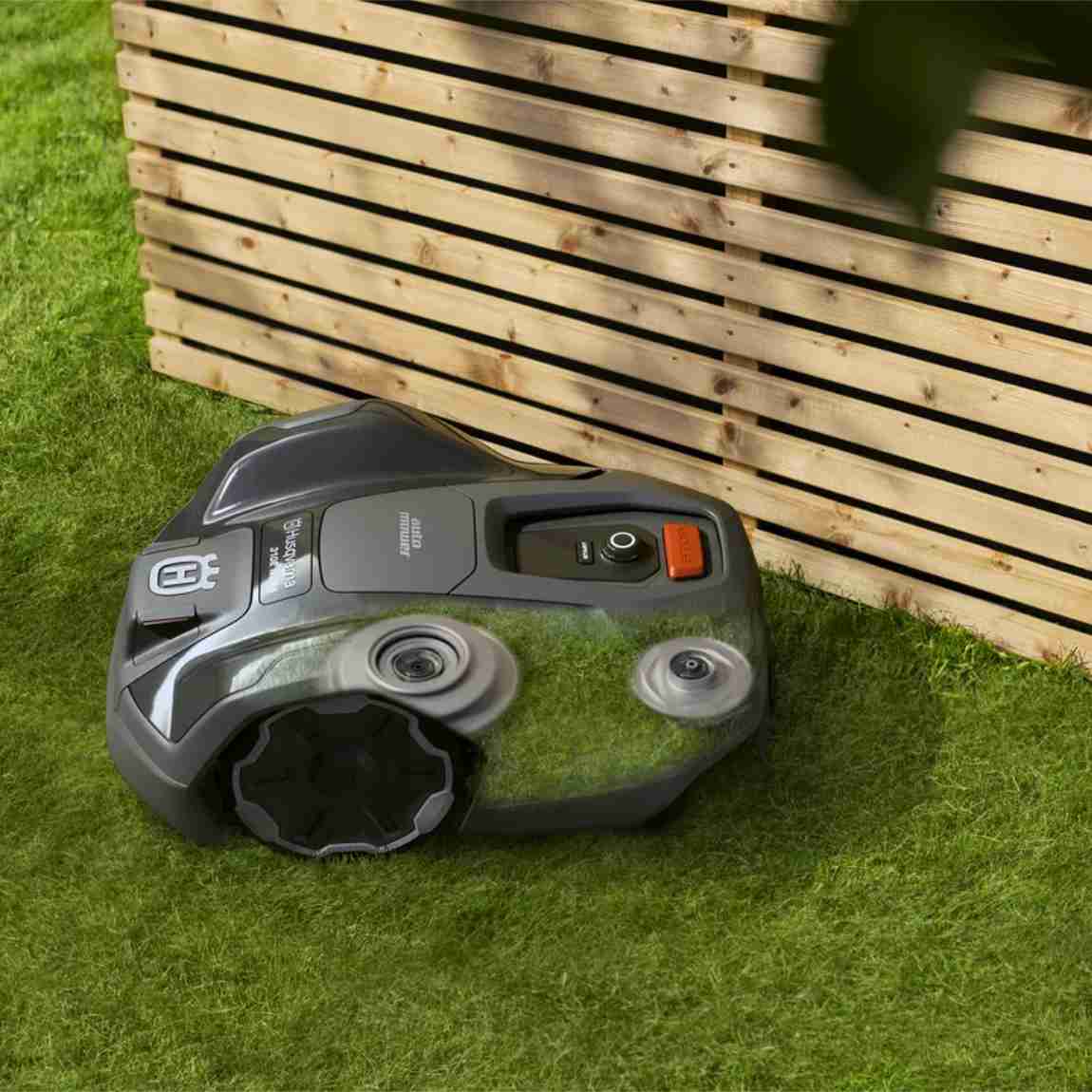 Husqvarna Automower 305E NERA + gratis Garage