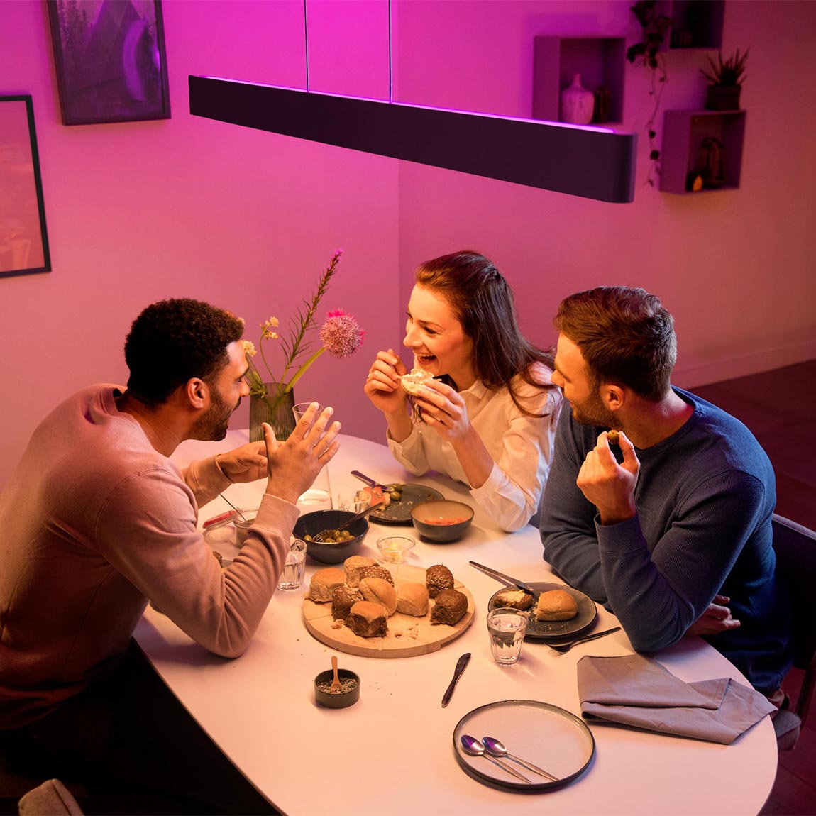 Thumbnail - Philips Hue White & Color Ambiance Ensis Pendelleuchte 5500lm - Schwarz - 2er-Set (+GRATIS Hombli Lichterkette)