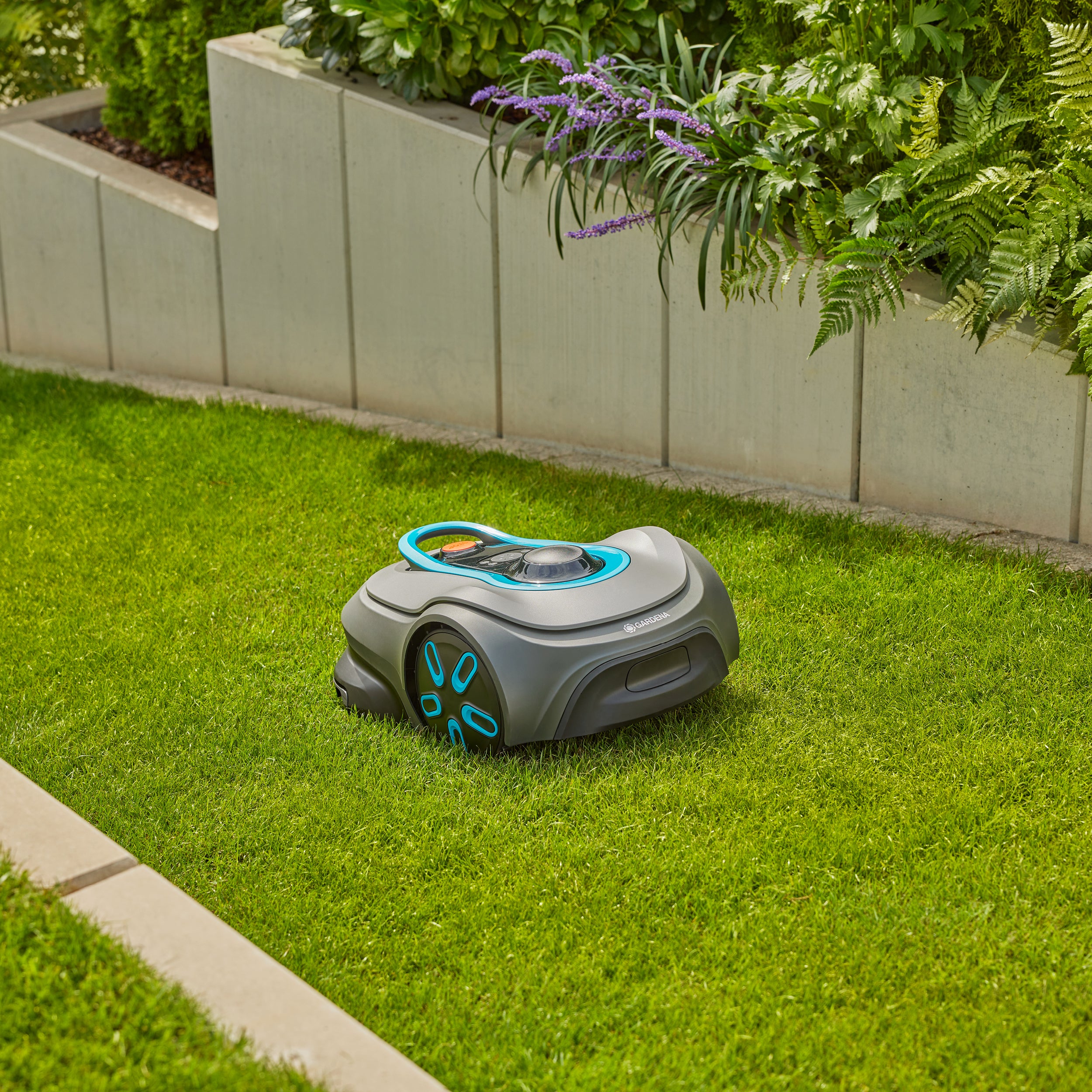 Thumbnail - Gardena Mähroboter smart SILENO free 800 m² Set + gratis Garage & Zwischenstecker
