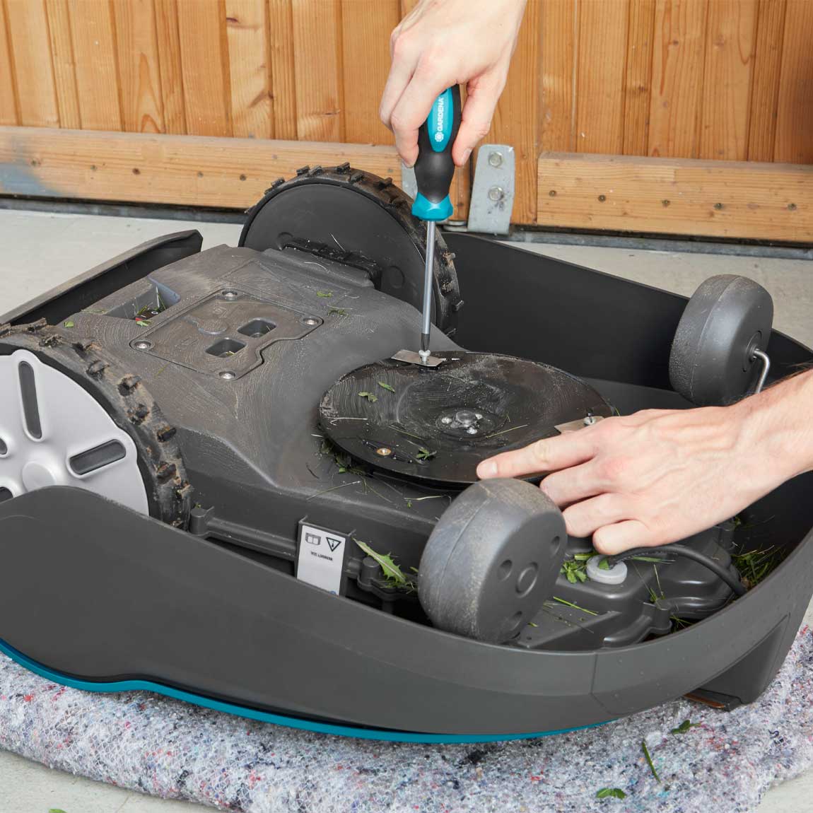 Thumbnail - Gardena Mähroboter smart SILENO free 800 m² Set + Ersatzmesser