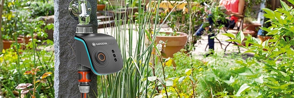 Smarte Gartenpumpe von Gardena an Wasserhahn